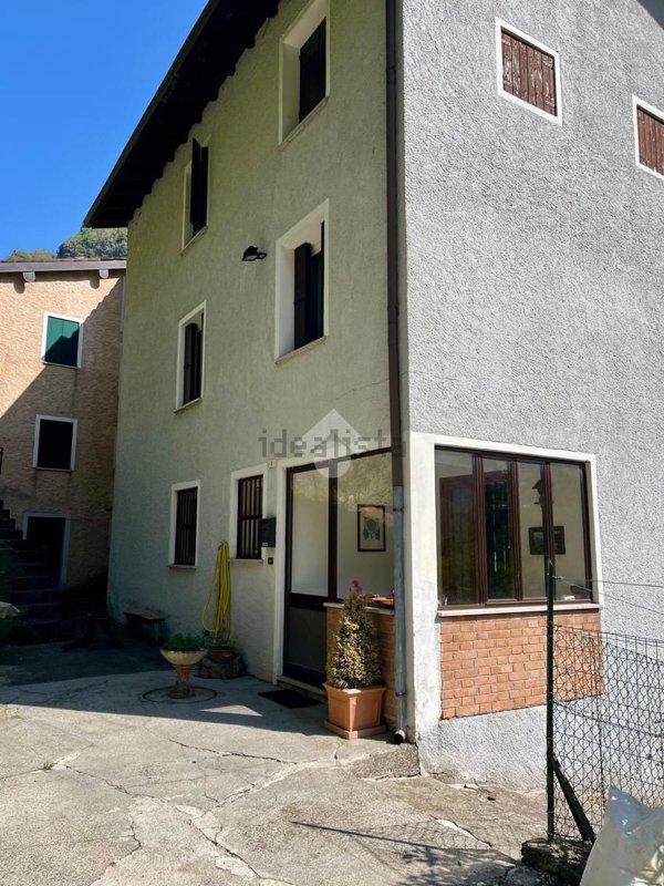 casa indipendente in vendita a Valbrenta in zona Costa