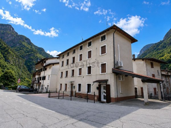 casa indipendente in vendita a Valbrenta
