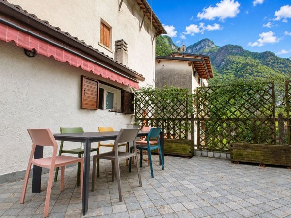 casa indipendente in vendita a Valbrenta in zona Costa