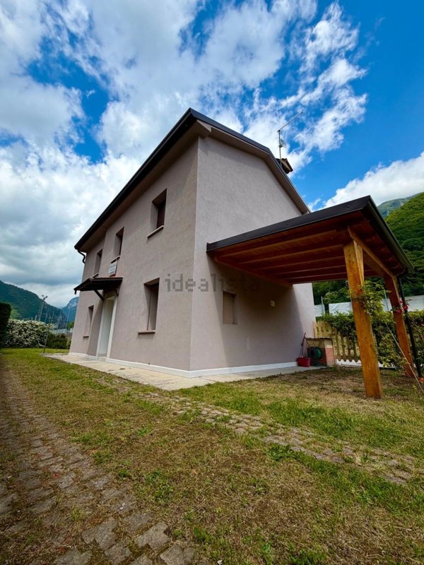 casa indipendente in vendita a Valbrenta