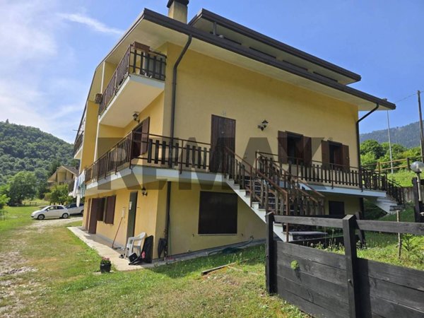 appartamento in vendita a Valbrenta in zona Primolano