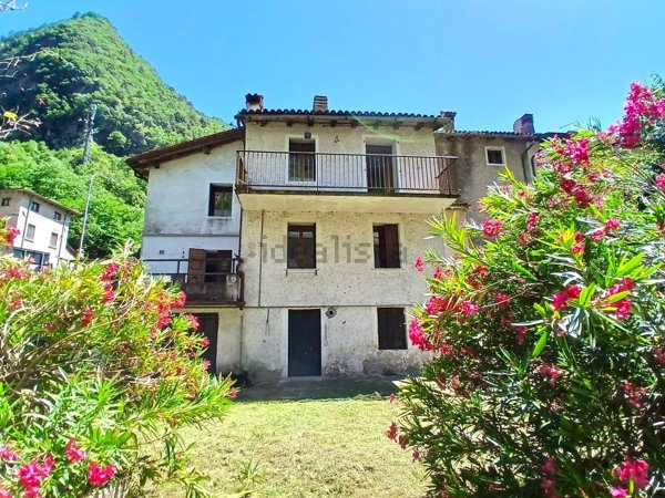 casa indipendente in vendita a Valbrenta in zona Costa