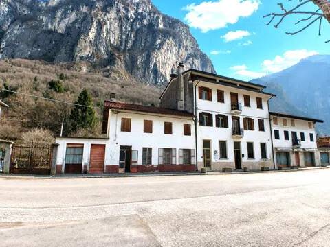 intera palazzina in vendita a Valbrenta in zona Cismon del Grappa
