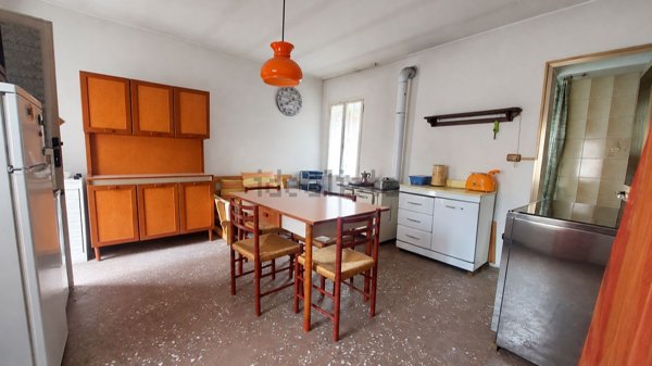 casa indipendente in vendita a Valbrenta in zona Oliero