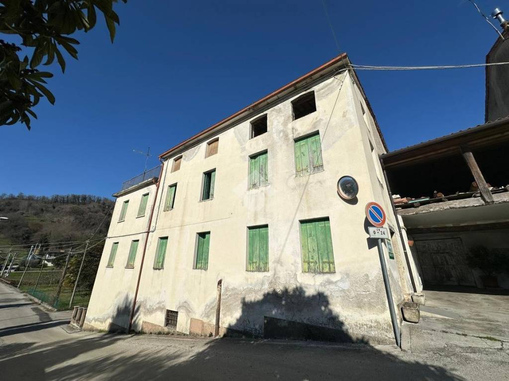 casa indipendente in vendita a Colceresa