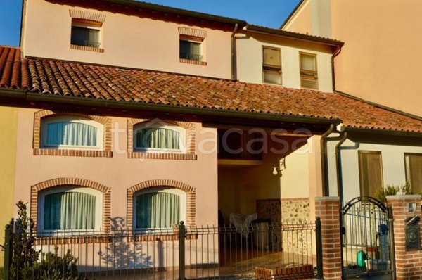 casa indipendente in vendita a Colceresa in zona Villa