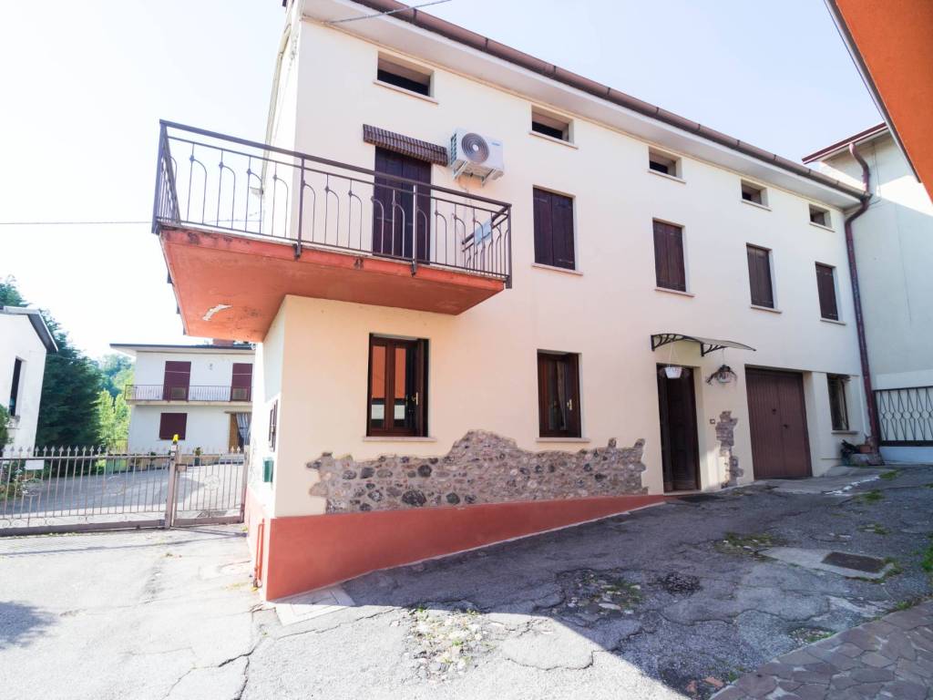 casa indipendente in vendita a Colceresa in zona Mason Vicentino