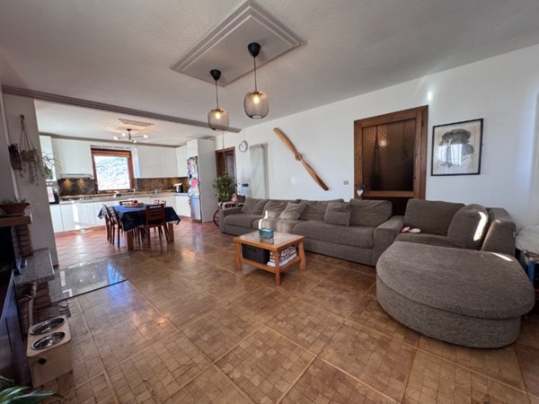 casa indipendente in vendita a Lusiana Conco in zona Lusiana
