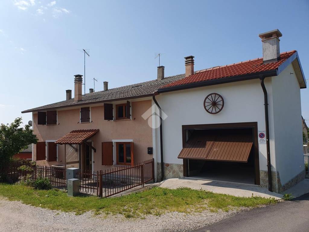 casa indipendente in vendita a Lusiana Conco in zona Conco