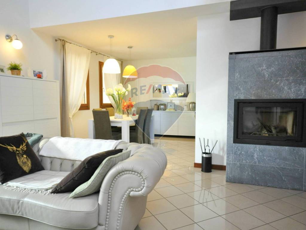 casa indipendente in vendita a Lusiana Conco in zona Gomarolo