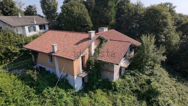 casa indipendente in vendita a Lusiana Conco in zona Lusiana