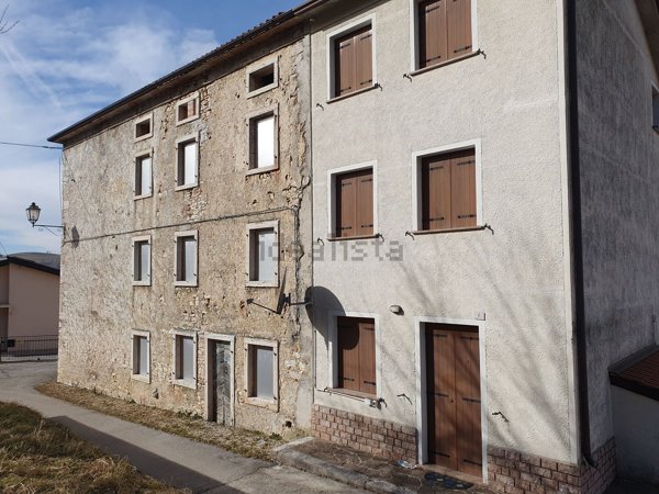 pentavano in vendita a Lusiana Conco in zona Conco