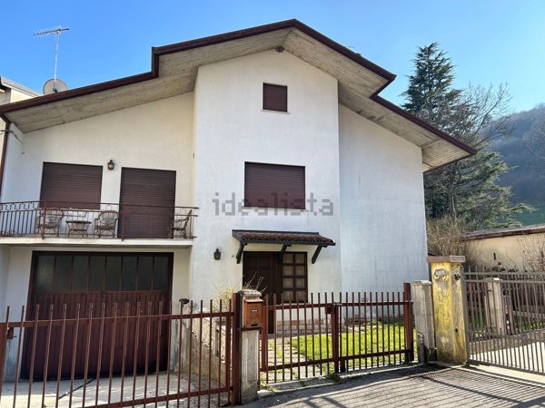casa indipendente in vendita a Lusiana Conco in zona Santa Caterina