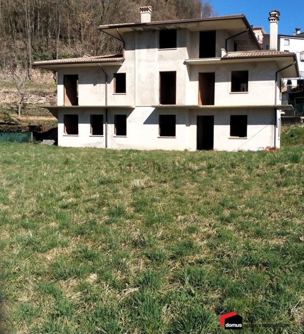 casa indipendente in vendita a Lusiana Conco in zona Lusiana