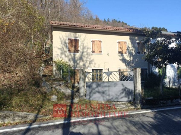 casa indipendente in vendita a Lusiana Conco in zona Lusiana