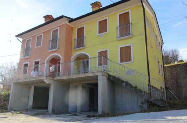 casa indipendente in vendita a Lusiana Conco in zona Fontanelle