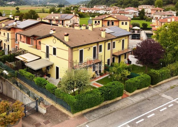 casa indipendente in vendita a Sovizzo