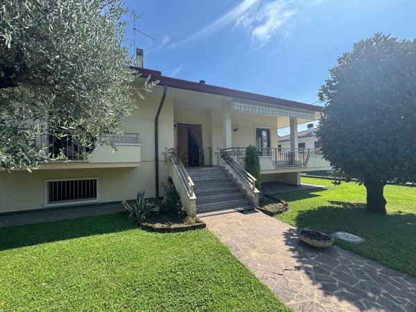 casa indipendente in vendita a Sovizzo