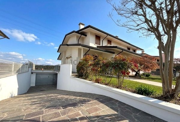 casa indipendente in vendita a Sovizzo in zona Tavernelle