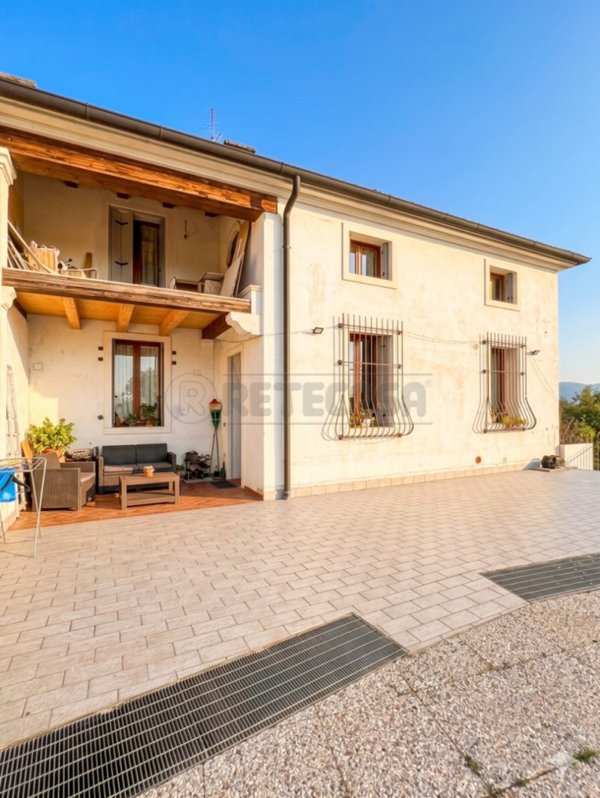 casa indipendente in vendita a Sovizzo in zona Sovizzo Colle