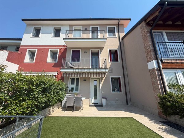 casa indipendente in vendita a Sovizzo