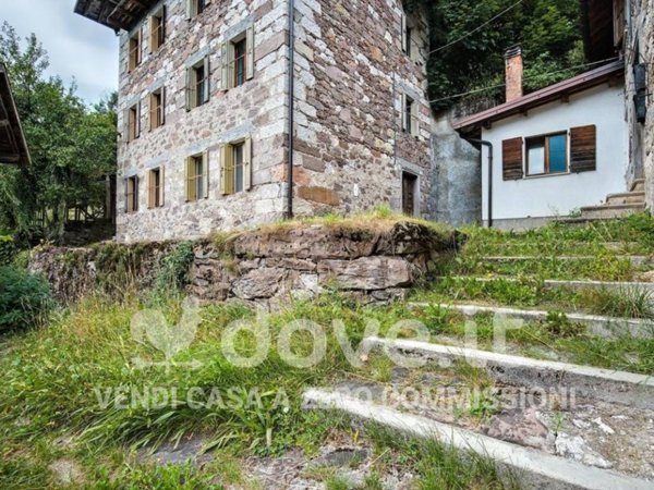 casa indipendente in vendita ad Agordo in zona Piasent