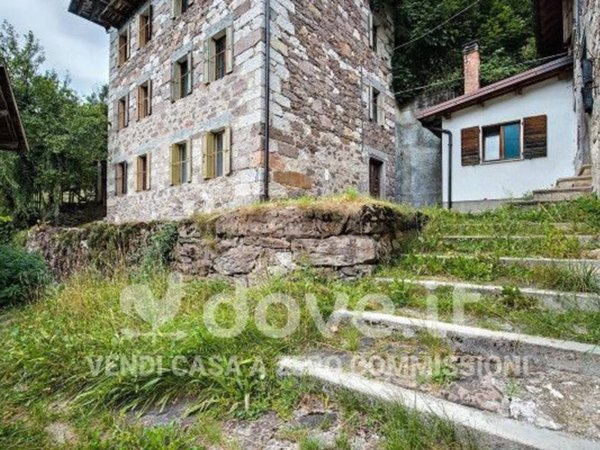casa indipendente in vendita ad Agordo in zona Piasent