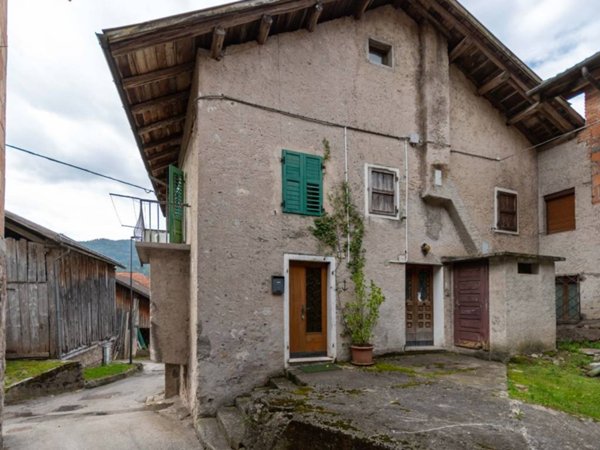 casa indipendente in vendita ad Agordo in zona Toccol
