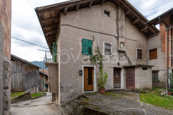 casa indipendente in vendita ad Agordo in zona Toccol