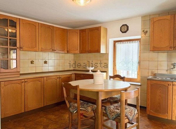 casa indipendente in vendita ad Agordo in zona Crostolin