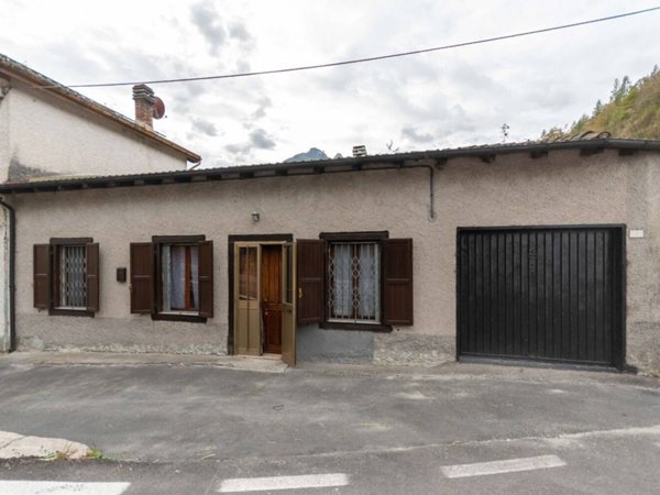casa indipendente in vendita ad Agordo in zona Rif
