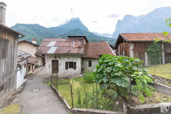 casale in vendita ad Agordo in zona Crostolin