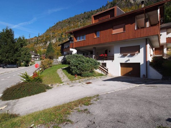 appartamento in vendita ad Alleghe in zona Caprile