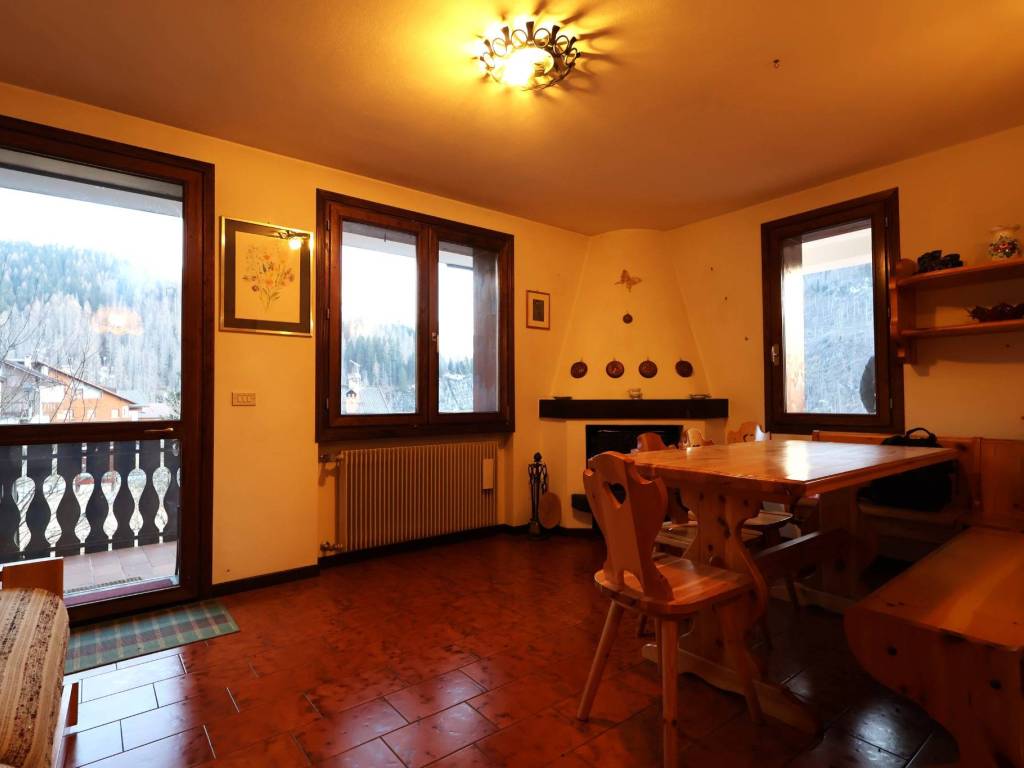 appartamento in vendita ad Alleghe in zona Caprile