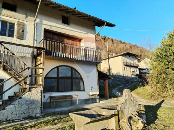 casa indipendente in vendita ad Arsiè in zona Rivai