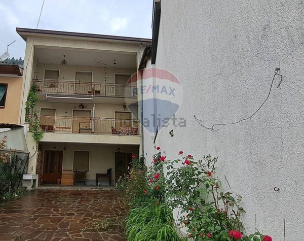 casa indipendente in vendita ad Arsiè in zona Rivai