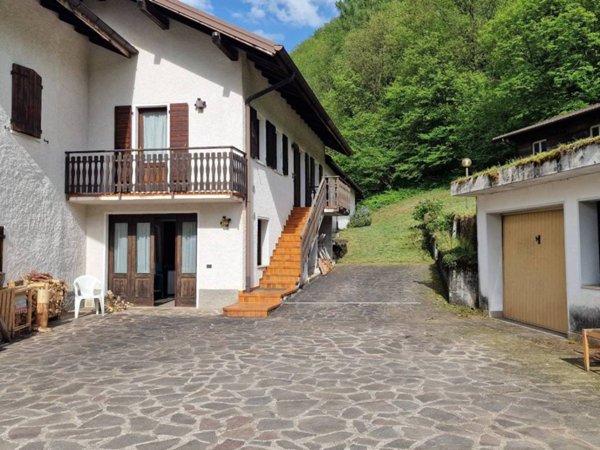 casa indipendente in vendita ad Arsiè in zona San Vito