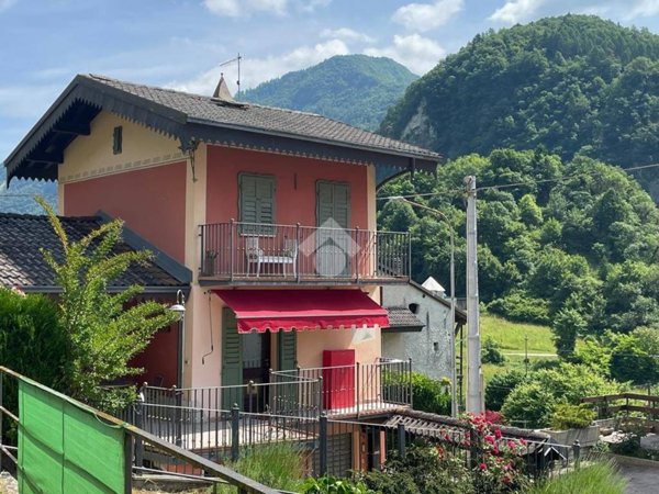 casa indipendente in vendita ad Arsiè in zona Rocca