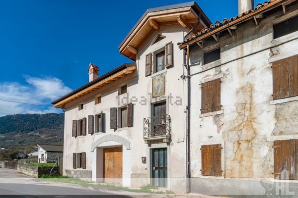 casa indipendente in vendita ad Arsiè in zona Fastro