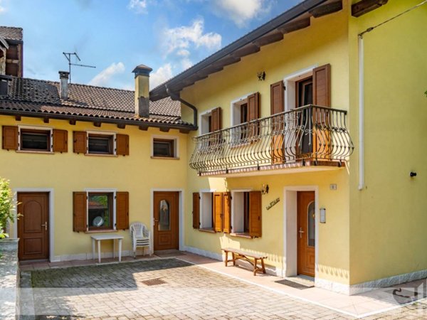 casa indipendente in vendita ad Arsiè in zona Fastro