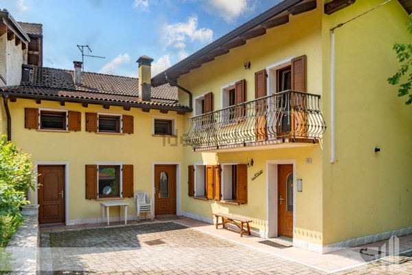 casa indipendente in vendita ad Arsiè in zona Fastro