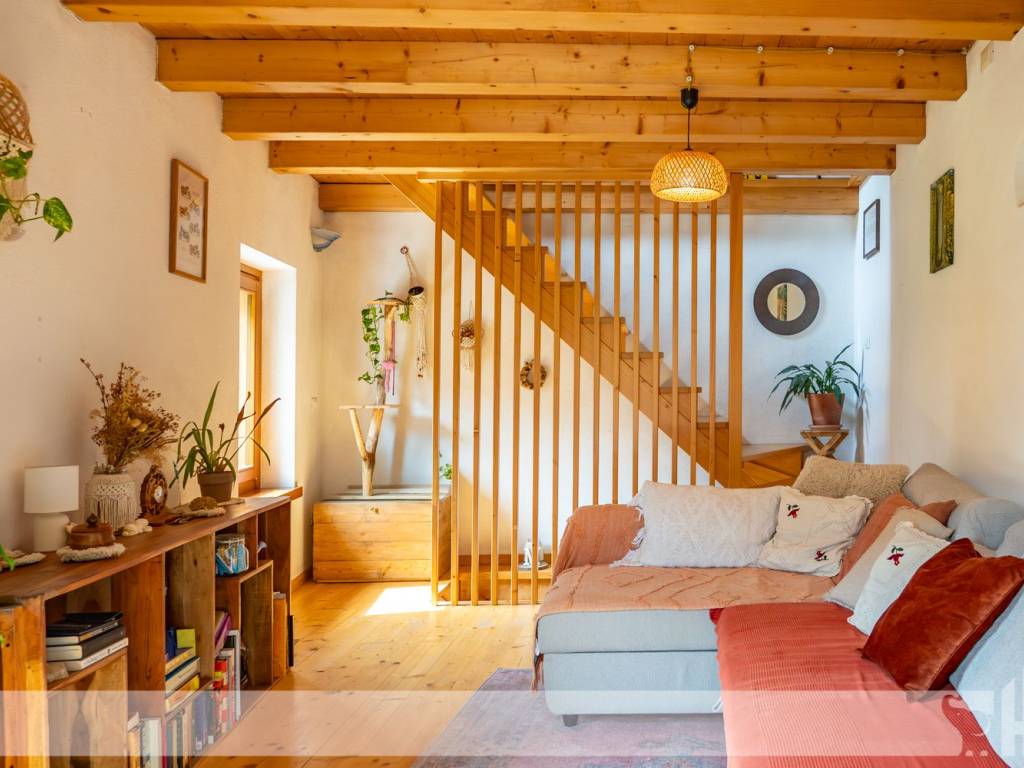 casa indipendente in vendita ad Arsiè in zona Rocca