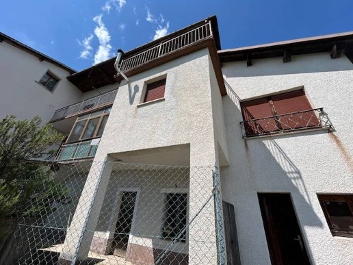 pentavano in vendita ad Arsiè in zona Rivai