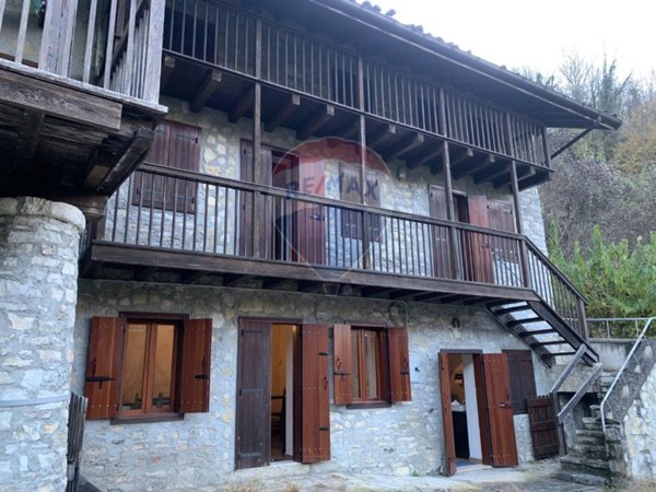 casa indipendente in vendita ad Arsiè in zona Rocca