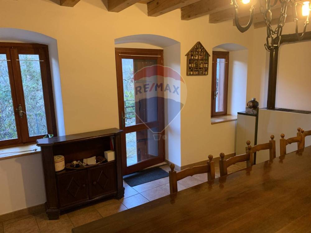 casa indipendente in vendita ad Arsiè in zona Rocca