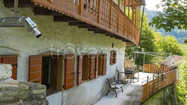 casa indipendente in vendita ad Arsiè in zona Rocca