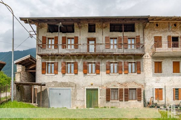 casa indipendente in vendita ad Arsiè in zona Mellame