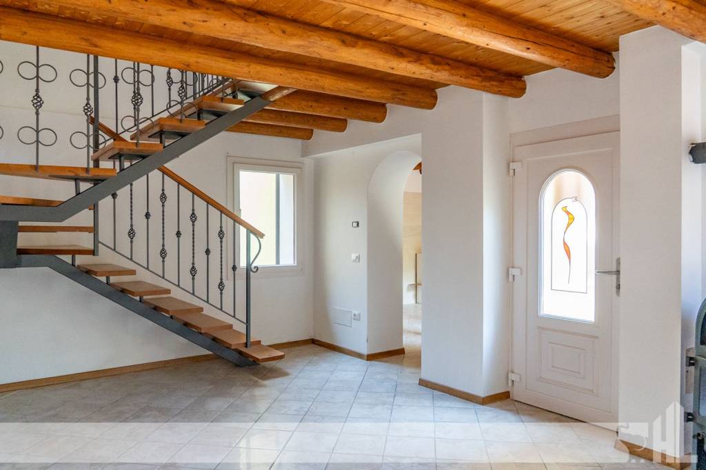 casa indipendente in vendita ad Arsiè in zona Fastro