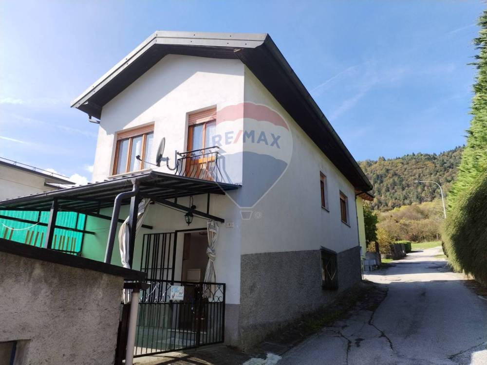 casa indipendente in vendita ad Arsiè in zona Fastro
