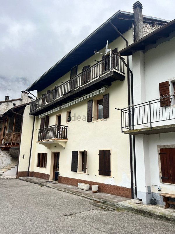 casa indipendente in vendita ad Arsiè in zona Rocca